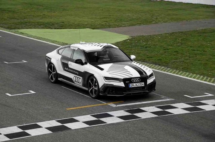 Audi RS7 piloted driving concept : le immagini ufficiali