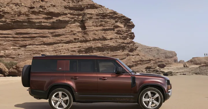 Land Rover Defender 130 a 8 posti: dimensioni, motori, prezzi