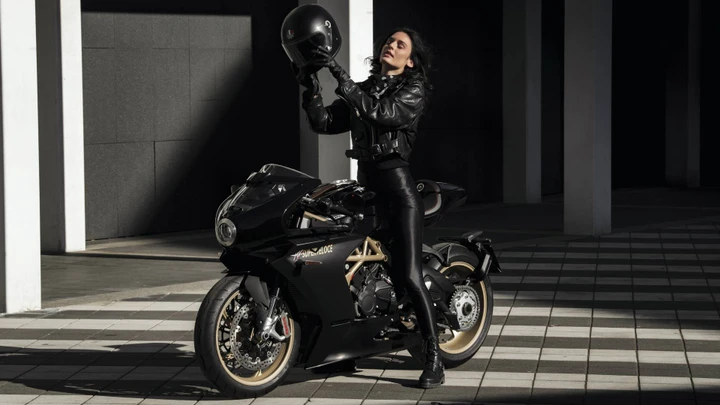 MV Agusta Superveloce 800: debutta la nuova livrea vintage