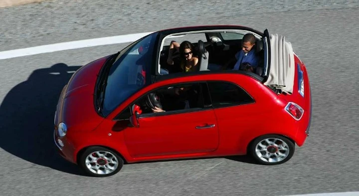 Fiat: crolla parte dello stand al Salone di San Paolo