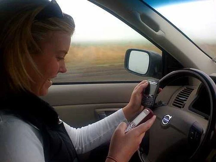 Negli USA è guerra al cellulare in auto