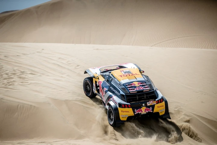 Dakar 2018: una prima giornata complicata per Peugeot