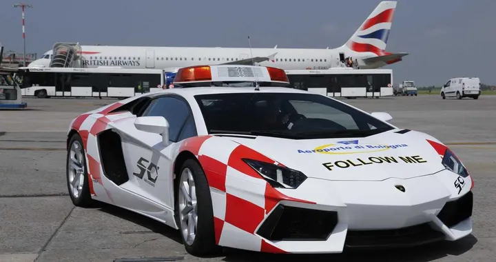 Lamborghini Aventador Follow Me