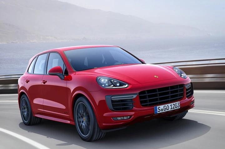 Nuova Porsche Cayenne GTS 2015: le prime immagini