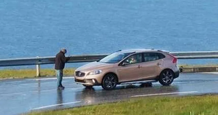Volvo XC40, foto spia nuovo crossover svedese