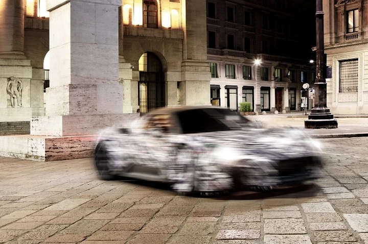 Maserati MC20: nuovi test su strada a Milano