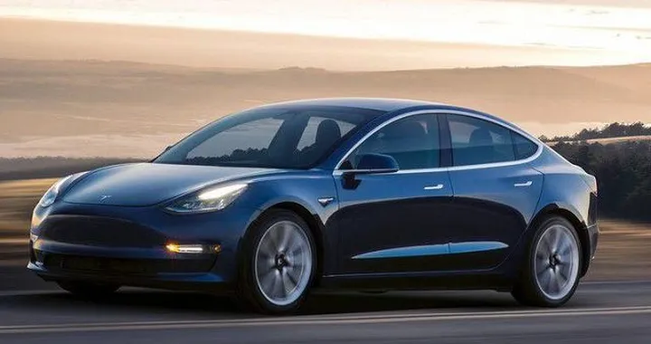 Tesla: 2018 anno record, ma per i mercati non basta