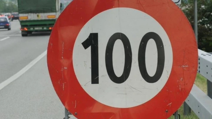 Limite di 100 km/h in Europa: cosa prevede la proposta dall’Austria