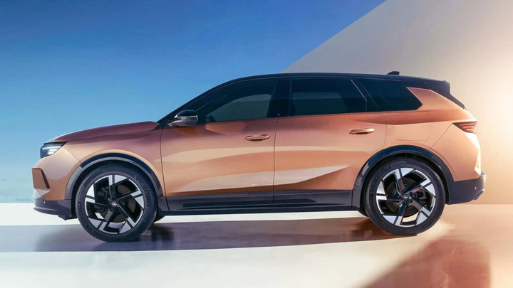 Nuova Opel Grandland Electric: 700 km di autonomia