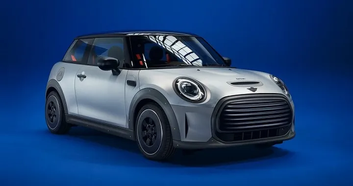 Mini Strip: elettrica, minimalista e sostenibile la Mini Cooper SE firmata Paul Smith