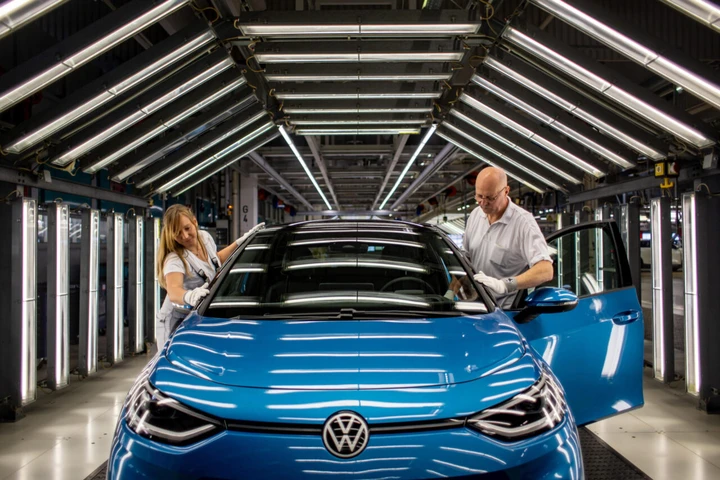 Volkswagen ridimensiona gli investimenti nelle gigafactory