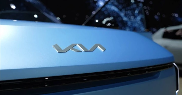 Kia punta sull’ibrido: meno elettriche, più efficienza nella strategia 2030