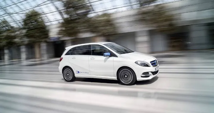 Mercedes Classe B Electric Drive a noleggio a Roma e Milano
