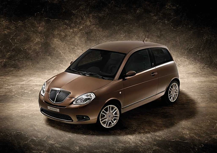Lancia Ypsilon Versus