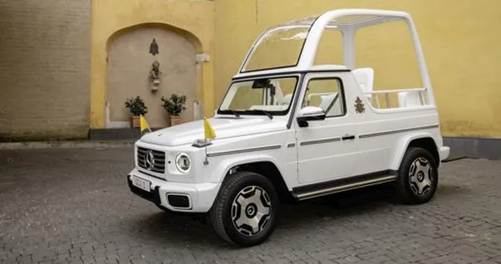 La nuova papamobile? Una Mercedes Classe G elettrica per Leone XIV