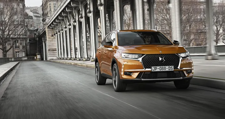 DS inaugura i nuovi Store e sfida le tedesche con la DS 7 Crossback