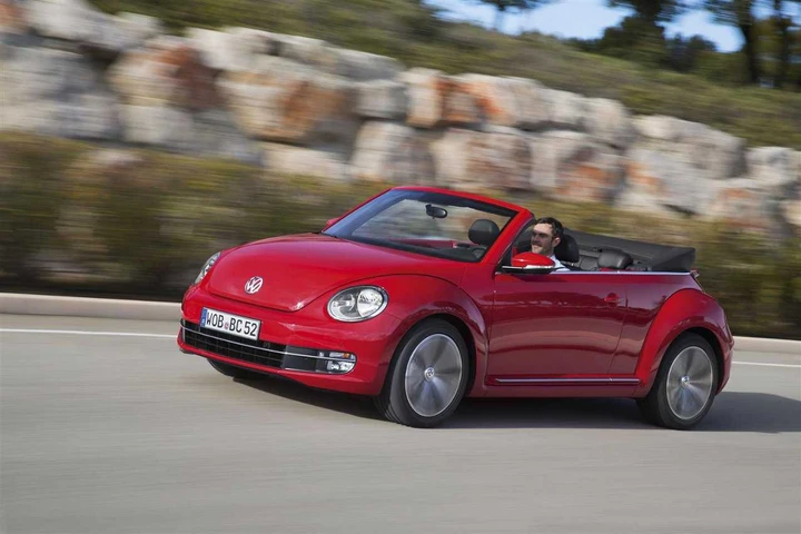 Volkswagen Maggiolino Cabriolet 2013: nuove foto ufficiali