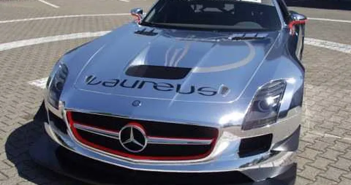 Mercedes SLS AMG Laureus Design: ali di gabbiano in veste cromata