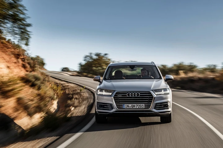 Audi Q7 e-tron 3.0 TDI quattro: immagini ufficiali