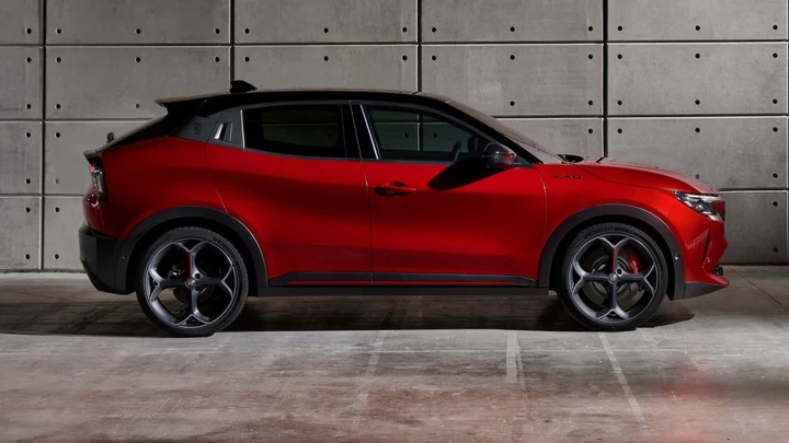 Alfa Romeo Junior e il mistero della potenza massima in versione ibrida