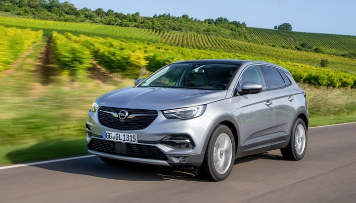 Opel GrandLand X: l’ibrida plug-in diventa 