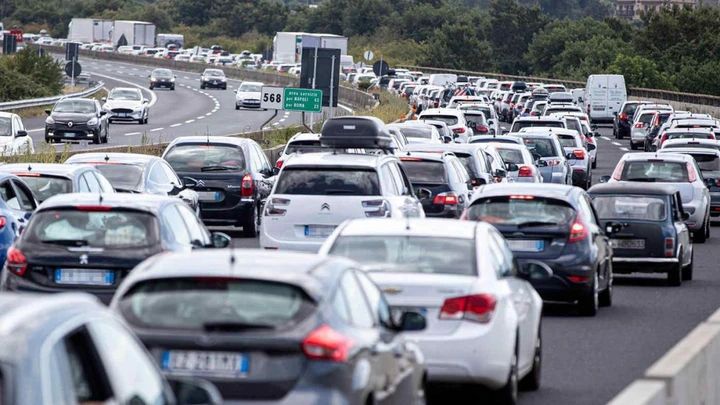 Traffico da bollino rosso: ponte del 2 Giugno tra code e interventi