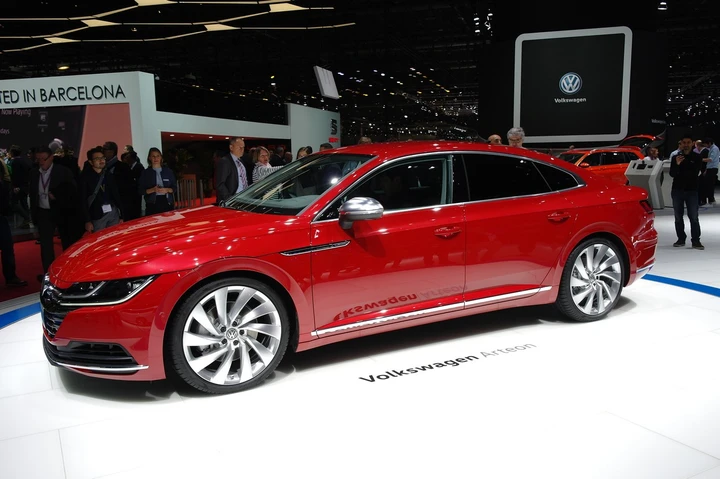Volkswagen Arteon: a Ginevra ritorna la berlina-coupé