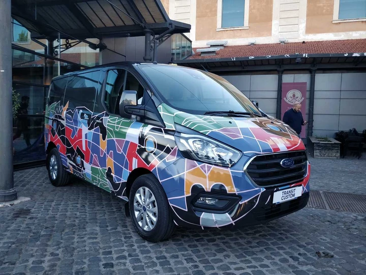 Ford: il Transit Custom diventa un’opera d’arte per il SyArt Sorrento Festival