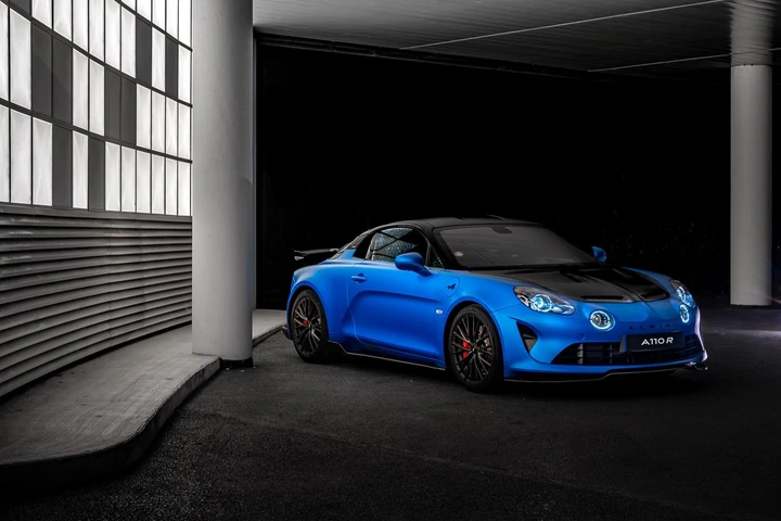 Alpine A110 2024: la sportiva si aggiorna con l’arrivo del nuovo model year [FOTO]