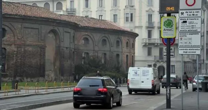 Area C Milano: traffico in calo del 7%