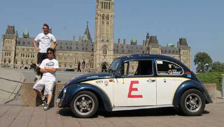 Coast to coast con un Maggiolino elettrico