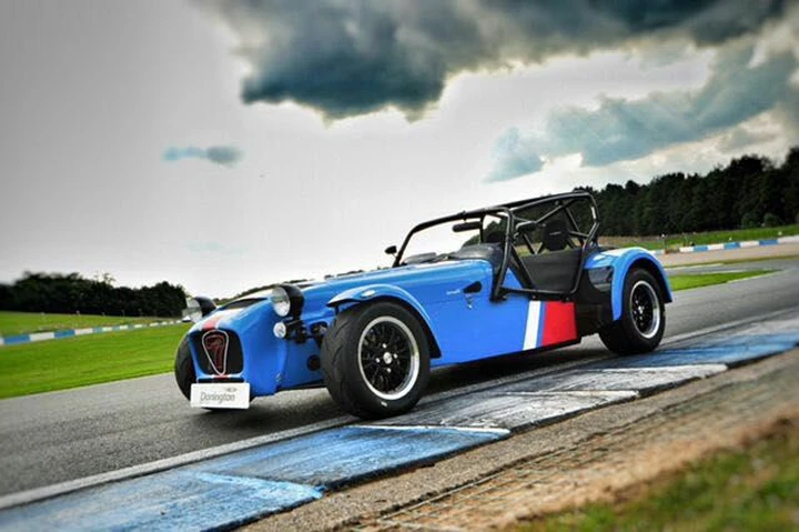 Caterham Seven 420R Donington Edition: serie speciale per i 60 anni di Lotus Seven