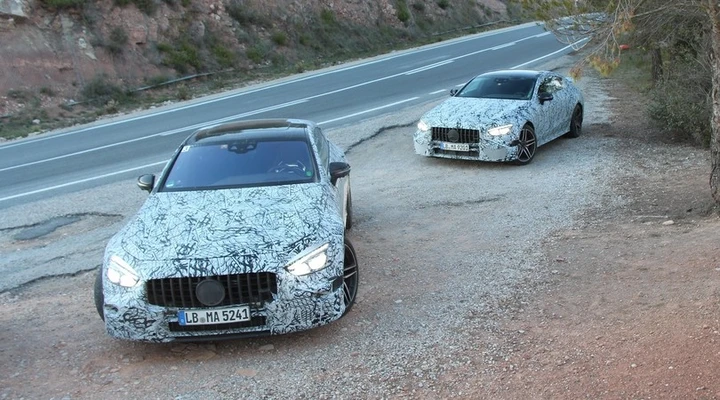 Mercedes-AMG: la GT 4 porte pronta per Ginevra