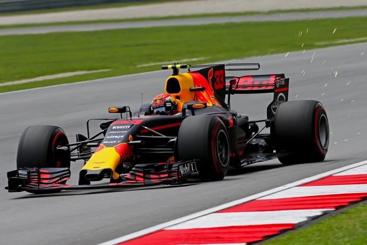 [DIRETTA] F1 Gran Premio di Malesia: grazie Max, Vettel non molla!