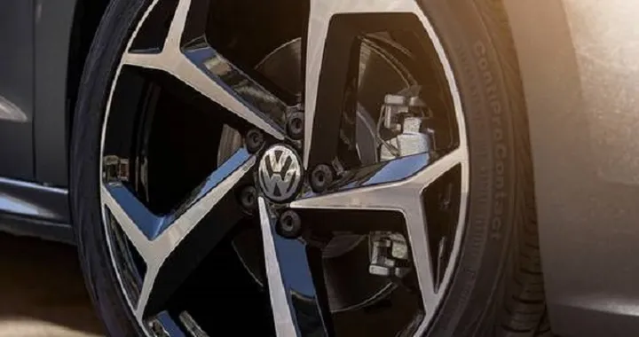 Volkswagen Passat: il teaser del cerchio in lega