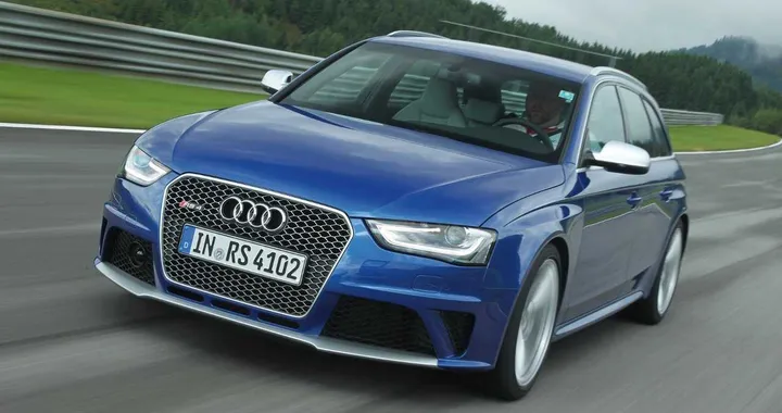 Nuova Audi RS4 Avant 2012