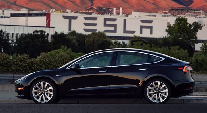 Tesla Model 3: debutta la versione a batteria più potente
