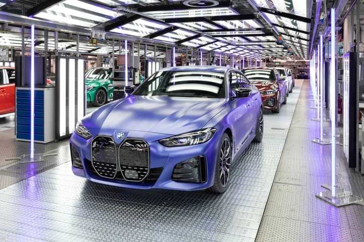 BMW: nel suo stabilimento di Monaco costruirà solo veicoli elettrici a partire dal 2027