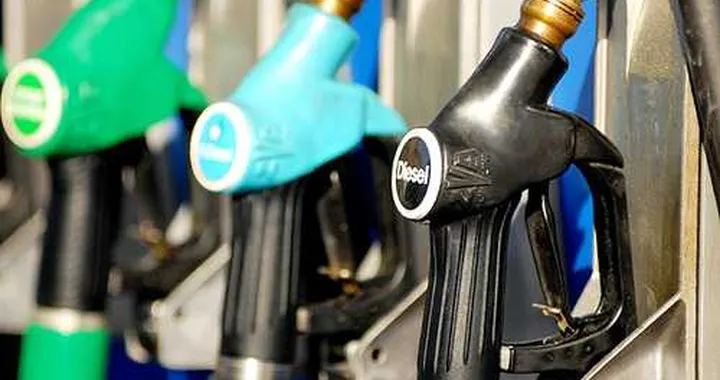 Caro benzina, l'unica salvezza il low cost?