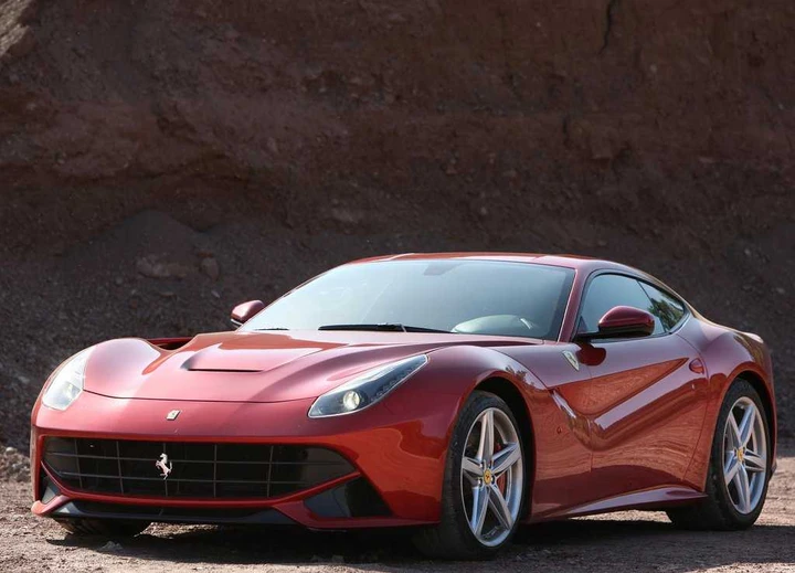 Ferrari F12 Berlinetta, nuove foto ufficiali