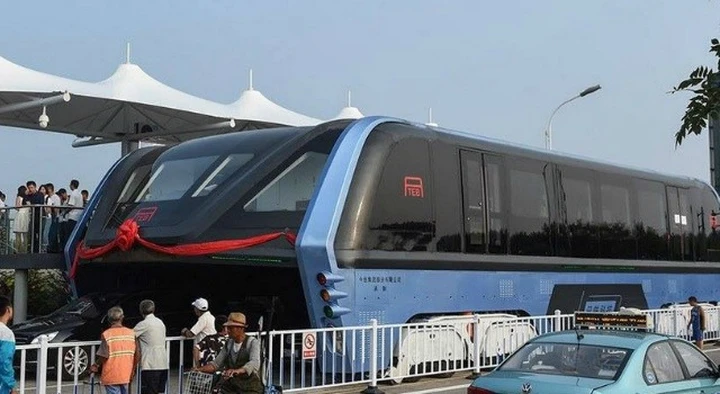 TEB-1: in Cina il bus che scavalca le auto