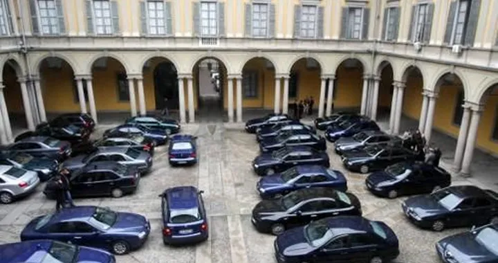 Auto blu: in futuro saranno a noleggio?