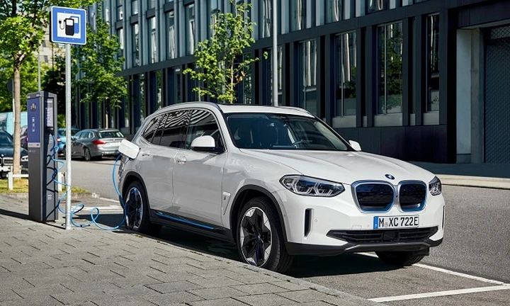 Bmw iX3: ecco il nuovo SAV elettrico