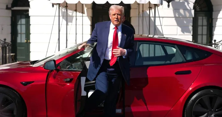 Trump spinge Tesla dopo il crollo in Borsa: coincidenza o strategia?