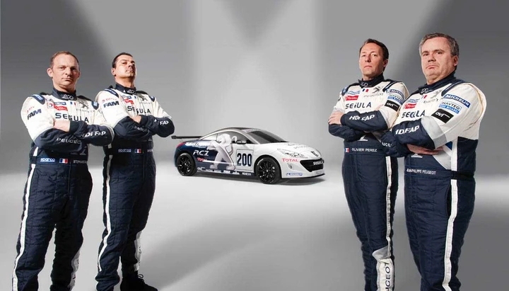 Sfida sportiva per il lancio della Peugeot RCZ
