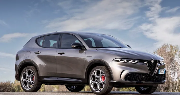 Alfa Romeo Tonale MY25: tutte le novità del C-SUV in anteprima al Salone di Parigi