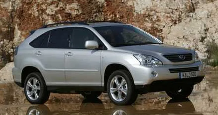 Toyota richiama 1.651 unità della Lexus RX400h