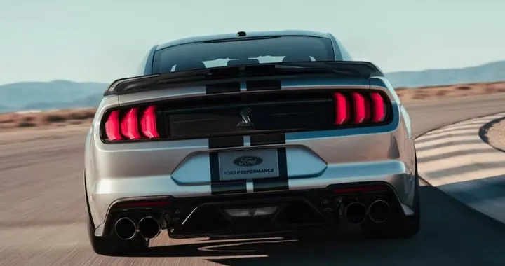 Ford Mustang Shelby GT500, la leggenda ritorna entro fine anno con un nuovo possente motore