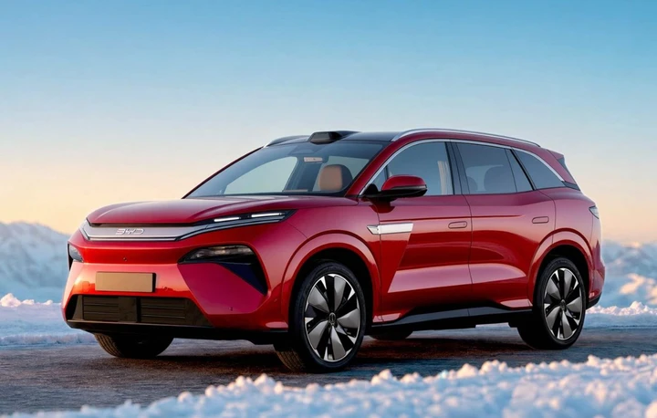 Nuova BYD Atto 8: 650 km di autonomia e batteria da 115 kWh