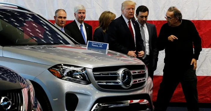 Trump: Stati Uniti pronti ad imporre nuovi dazi per le auto europee